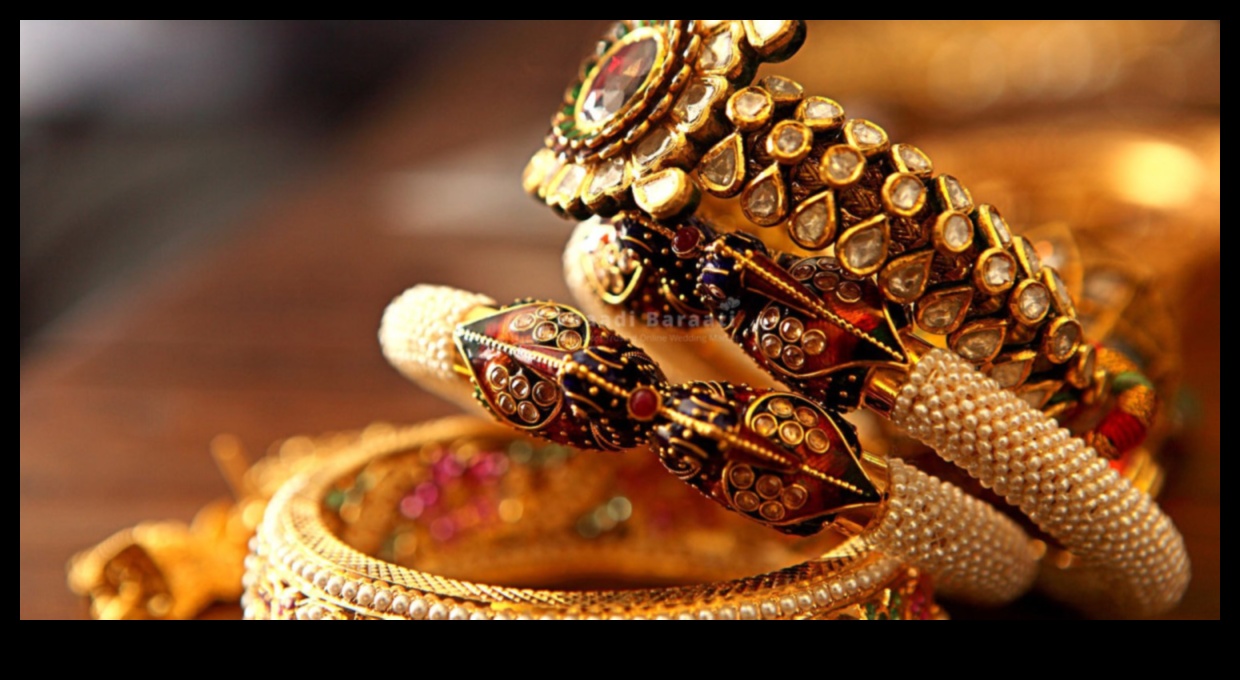 الزينة الأنيقة: نظرة على فن صياغة المجوهرات الذهبية 4 زينة أنيقة: اكتشف فن المجوهرات الذهبية