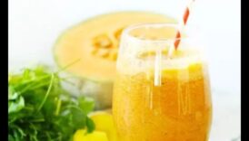 إكسير الصباح: تغذية جسمك وعقلك بعصائر الفاكهة الطازجة