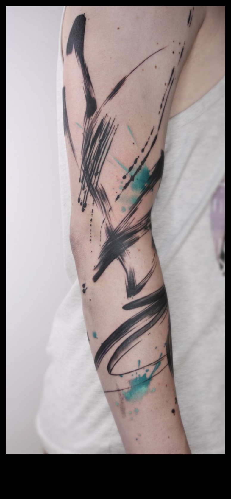 ما وراء الفرشاة، استكشف أفكار تصميم الوشم الحديثة والتجريدية 4 ما وراء الفرشاة: أفكار تصميم الوشم الحديثة والتجريدية