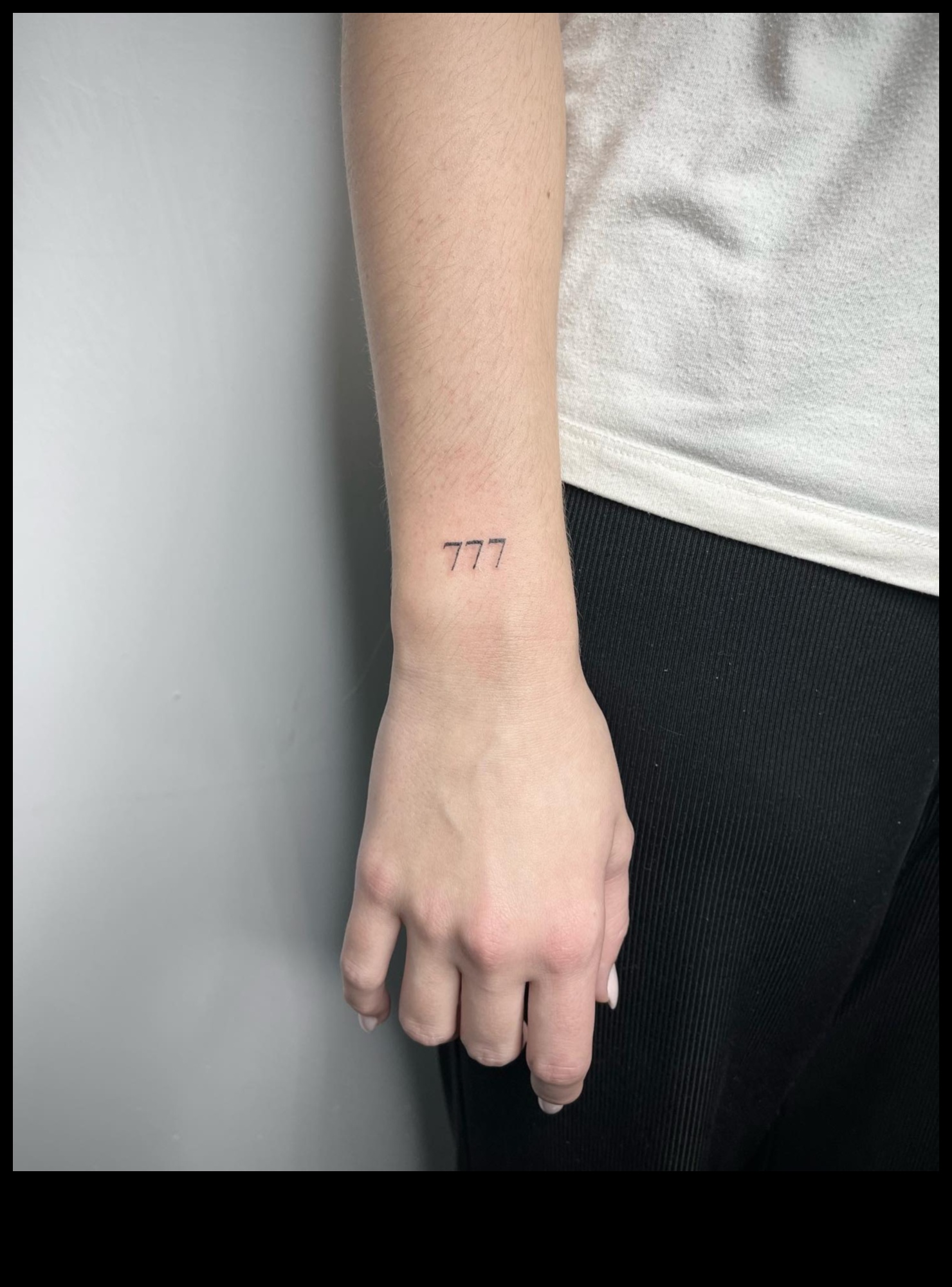 الحبر الهامس: قصص آسرة في وشم المعصم