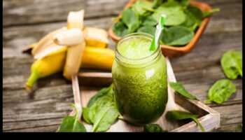 الانغماس في العصير الأخضر: علاج نفسك بالنعيم المليء بالمغذيات