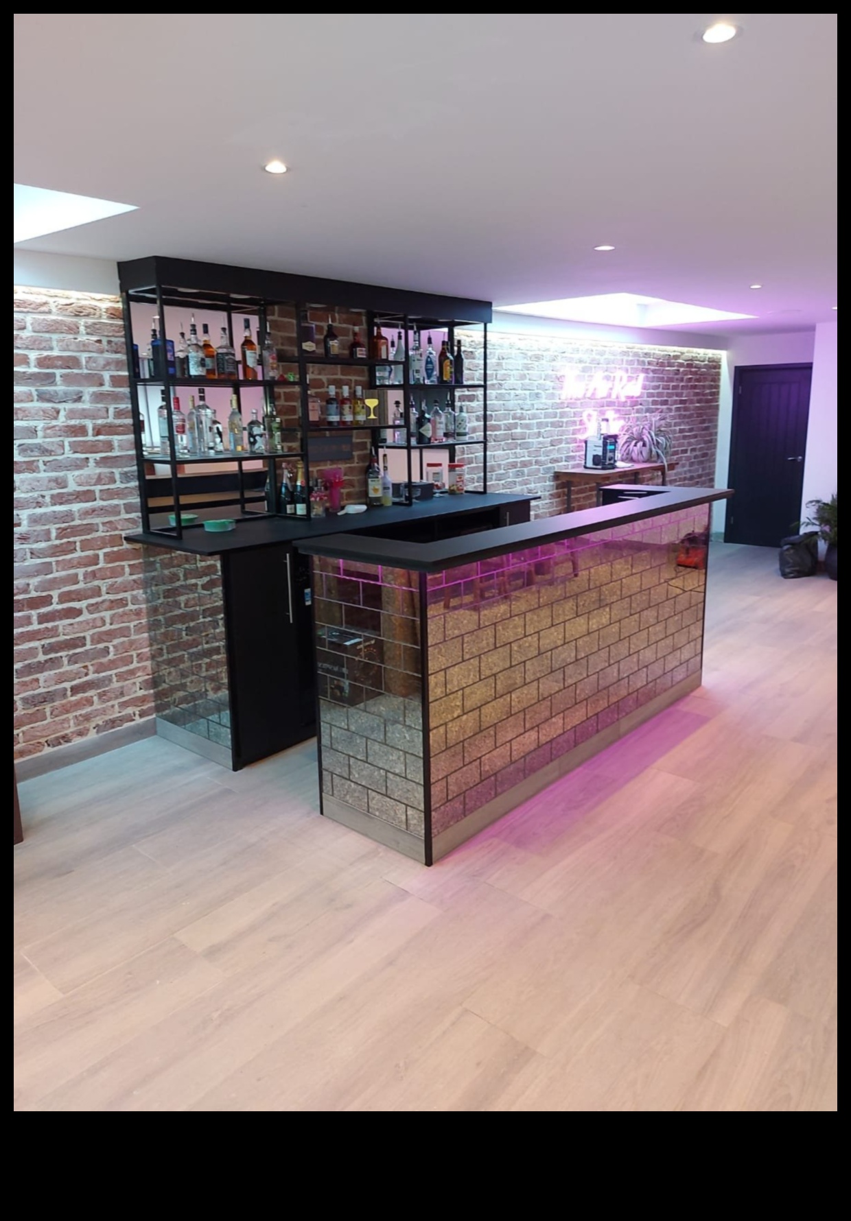 قم ببناء شريط منزل أحلامك 4 كيفية تصميم شريط منزلي أنيق مع عناصر قديمة باستخدام أفكار الديكور؟