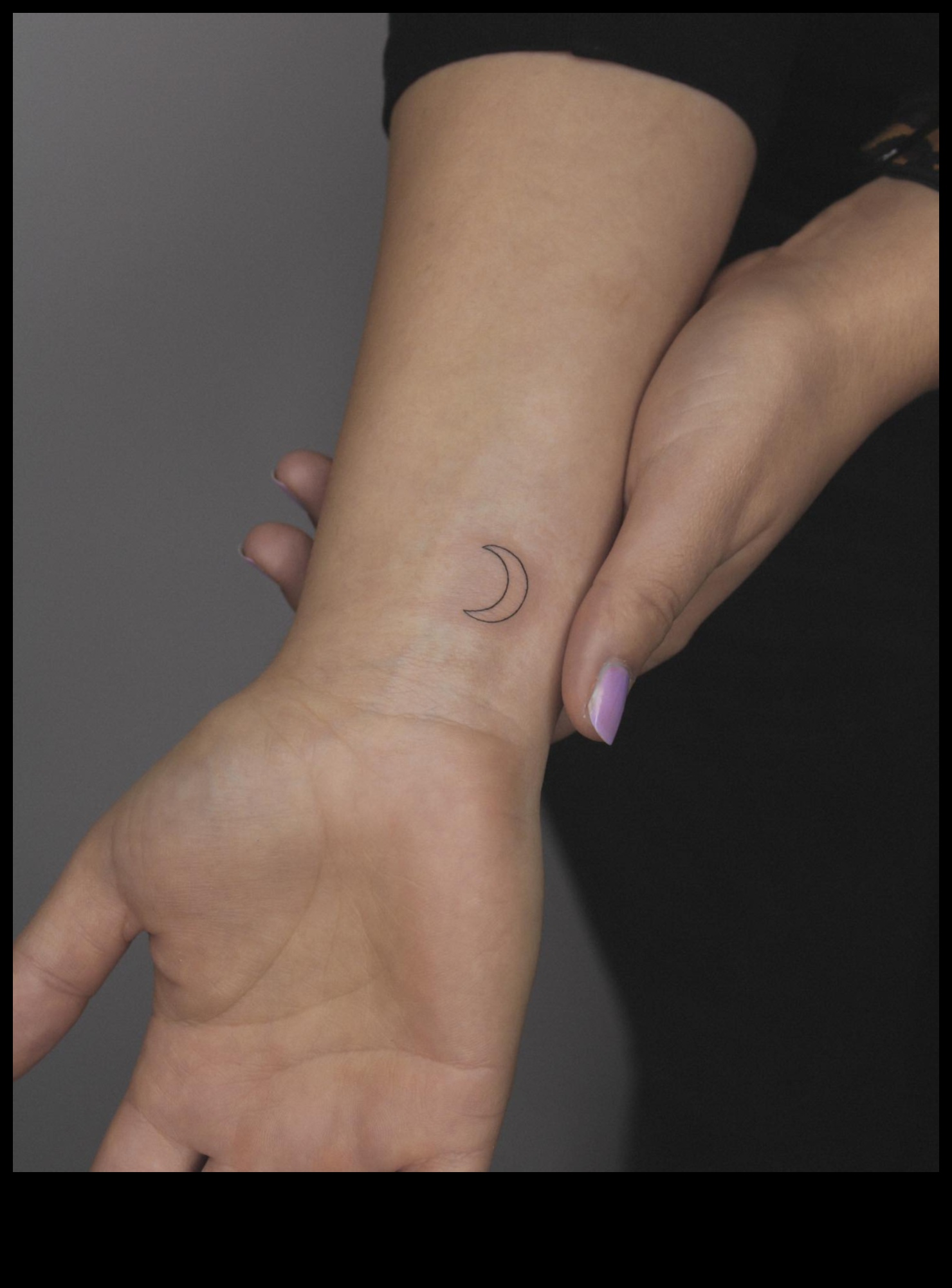 الحبر الهامس: قصص آسرة في وشم المعصم